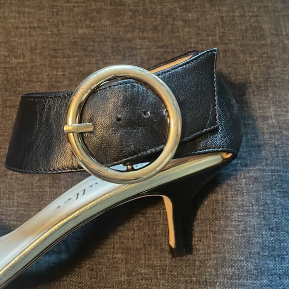 Bettye Muller kitten heel pumps in Black and Tan leather - Picture 3 of 7